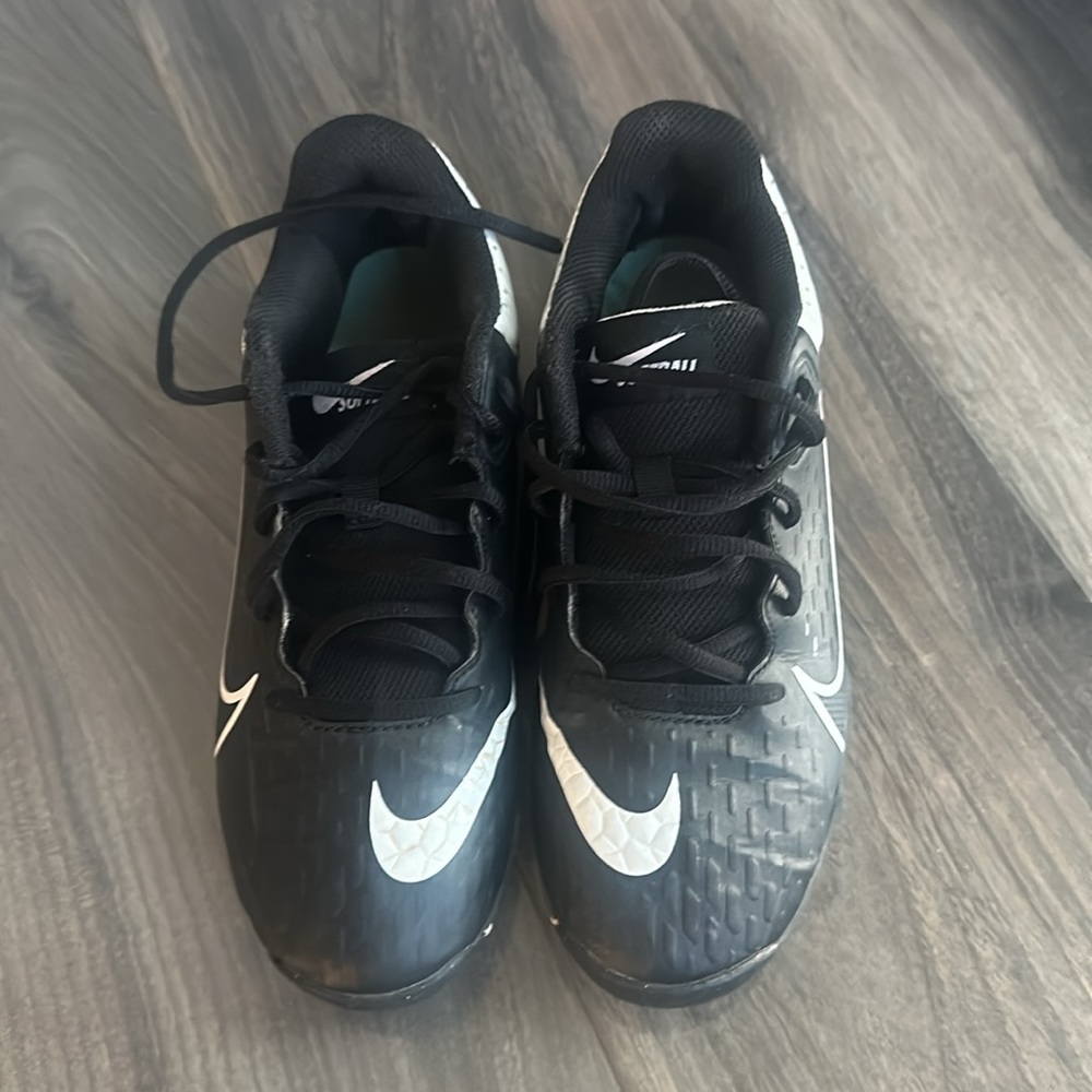 Softball cleats - Picture 2 of 7